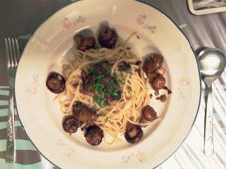 Balsamic-Mushrooms-And-Smoked-Oysters-With-Chives-Spaghetti-1